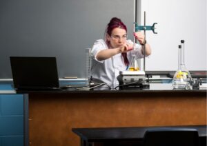 LABORATÓRIOS E ESPAÇOS DE CONVIVÊNCIA ESCOLAR