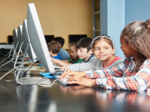 TECNOLOGIAS DA INFORMAÇÃO NO ENSINO DE CIÊNCIAS